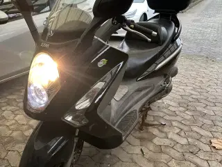 Sym gts 250 maxi scooter 