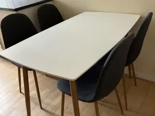 Daells Bolighus SPISEBORDSSÆT TIL 4