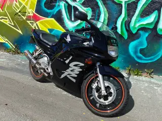 Honda cbr 600 f2