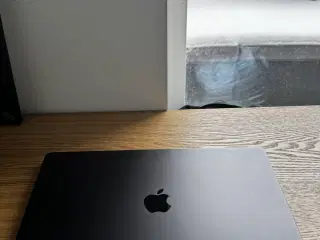 MacBook Pro 16 M4 pro