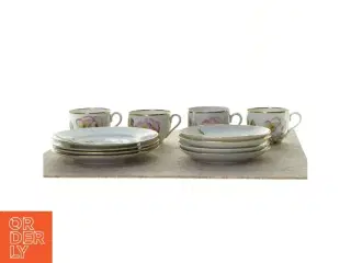 Kaffekopper med underkopper og tallerkener fra Københavns Porcellains Maleri (str. Kop 7 x 5 cm underkop 13 cm tallerken 16 cm)