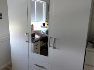 Jysk klædeskab gives væk