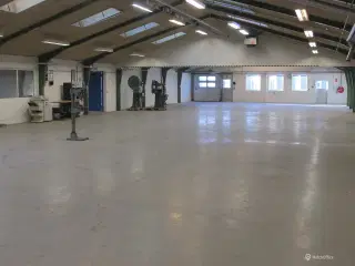 621 m2 hal centralt beliggende mellem Odense og Svendborg