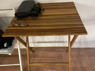 Fint lille klapbord