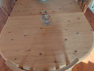 Spisebord med 2 tillægs plader