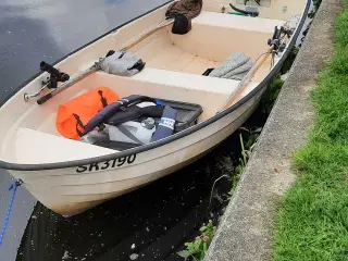 Ryds, TRISS 38. Med motor 