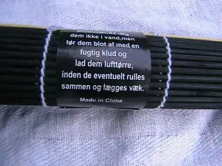 4 stk nye dækkeservietter.
