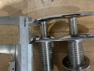 Rustfri Pullert / Fortøjningsklampe – AISI 316 UDEN MØTRIK