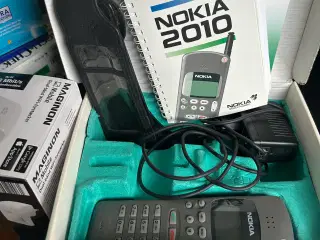Nokia 2010, mobiltelefon i org. kasse