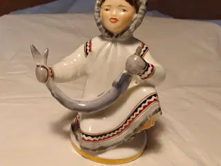 Russisk eskimo figur pige med fisk