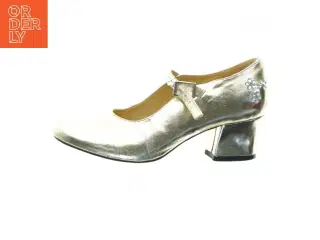 Guldsko med hæl fra Souza (str. 33)