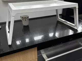 Sengebakke med holder til iPad/ PC