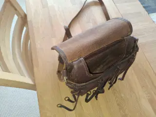 Jagttaske med galger.