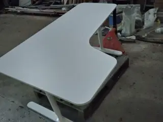 Ikea Skrivebord med tung venster