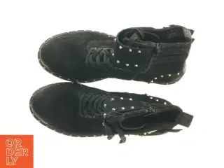 Sort støvle med nitter fra Steve Madden (str. 38 )