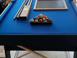 Pool bord komplet med baller og 4 køer 