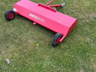 Mossrider græsopsamler plænelufter