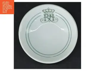 Hvid porcelæns tallerken med monogram RH fra Royal Copenhagen (str. Ø 9 cm)