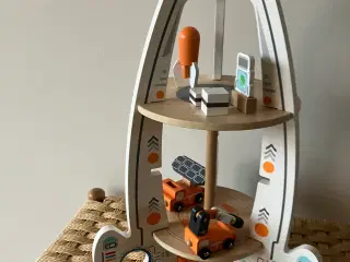 Rumstation i træ sælges