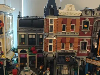 Lego Modular Assembly Square 10255