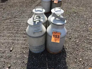 MÆLKEJUNGER, 4