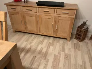 Massiv egetræ s Skænk med vitrine skab sælges