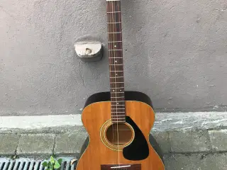 Yamaha guitar 