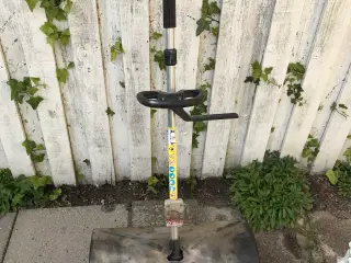 Stihl HLE 71 K hækkeklipper og en fejer