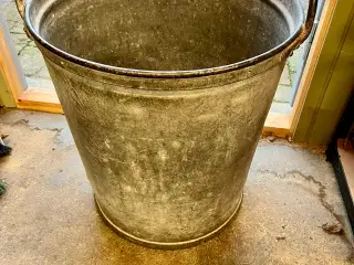 Stor gammel zinkspand