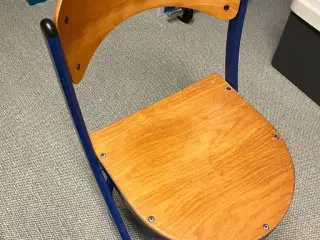 Skole stol blå metal stel