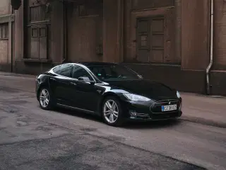 Tesla Model S85