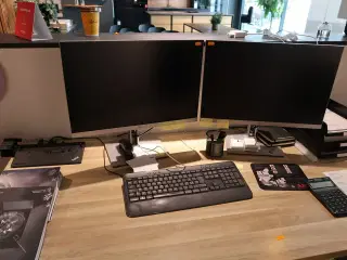2 stk. computerskærme HP E234i med tastatur og dockingstation