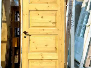 Højrehængt, afsyret fyldningsdør m. karm