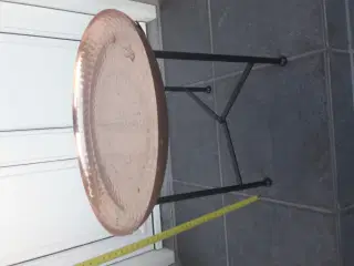 Lille bord (40 cm høj)