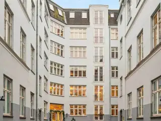 Attraktivt kontorlejemål med central beliggenhed i Indre By - lige ved Gammel Strand metro