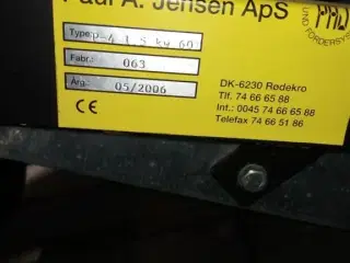 - - - 1 stk. Kornkaster P 4 med indløbstragt