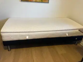 2 elevationssenge sælges