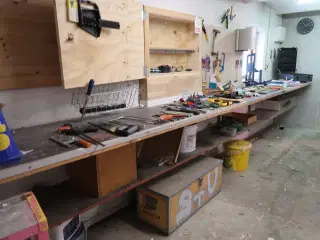 Arbejdsbord med indhold