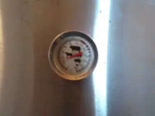 Røgovn. Til fisk , kød, pølser m.m.