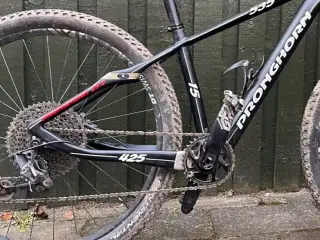Købes Carbon MTB Nyere Velh Køreklar 26 - 27,5 hju