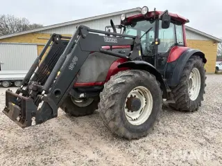 Traktor Valtra T150 med frontlæsser