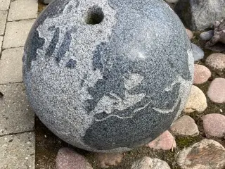 Vandkunst/springvand granit jordklode