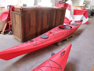 KAJAK.