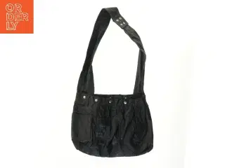 Sort skuldertaske i kunstlæder (str. 37x49 cm)