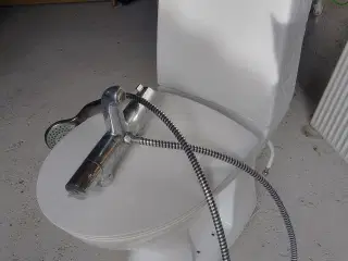 Toiletkumme og Grohe/blandningsarmatur