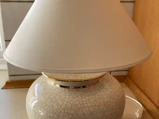 bordlampe med skærm