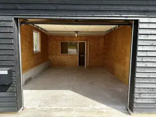 STOR ISOLERET GARAGE /LAGER / VÆRKSTED / HOBBYRUM