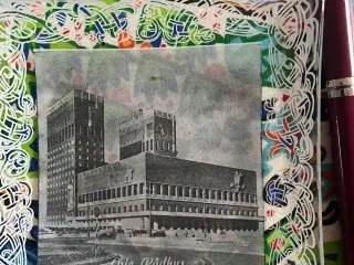 Fint glas-askebæger m. Oslo Rådhus. Giv et bud.