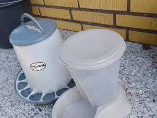 Vandtrug og fodertrug