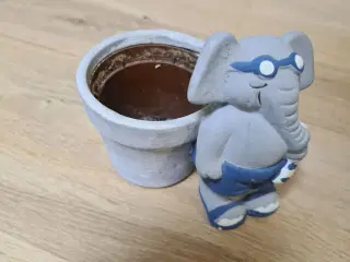 Potteskjuler med elefant